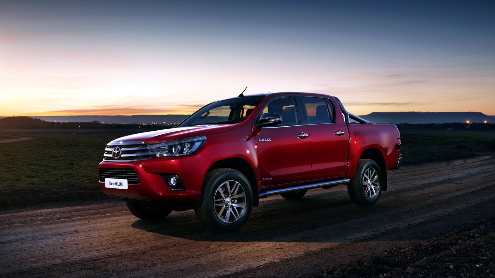 Το Toyota Hilux εξακολουθεί να αποτελεί –με διαφορά- το πιο εμπορικό ελαφρύ επαγγελματικό της ελληνικής αγοράς και μέσα στο 2017.