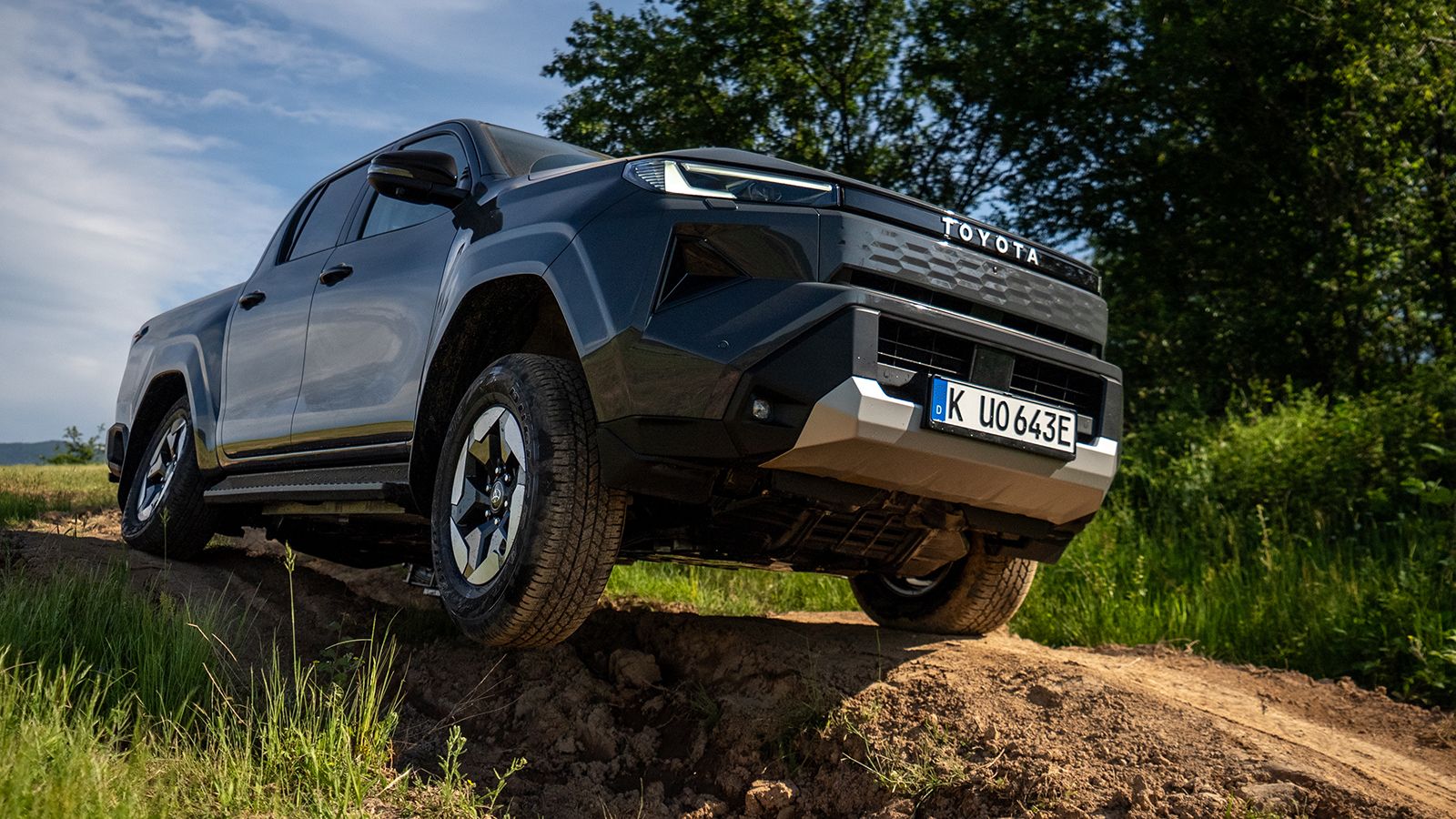 Toyota Hilux: εκτός δρόμου κίνηση, μεγάλο νεροφάγωμα