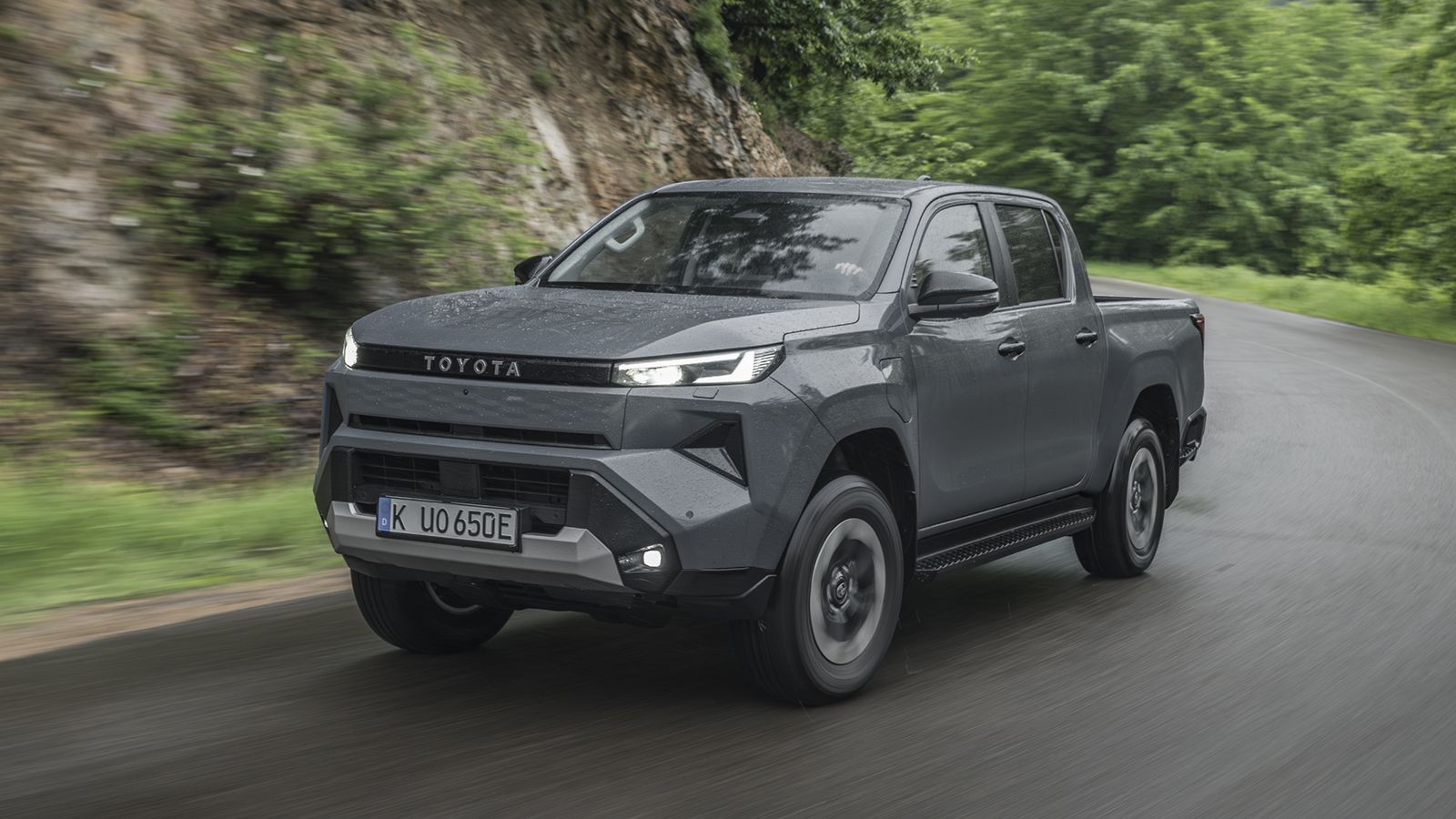 Toyota Hilux: κίνηση στον αυτοκινητόδρομο