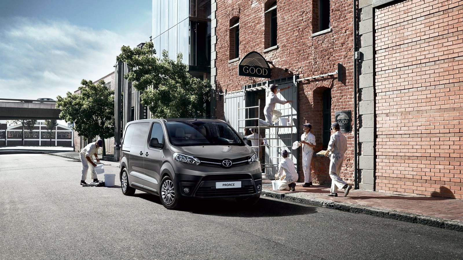 Το νέο Toyota Proace ξεκίνησε και επίσημα την εμπορική του πορεία και στην ελληνική αγορά με τρία μήκη αμαξώματος και τέσσερις επιλογές κινητήρα.