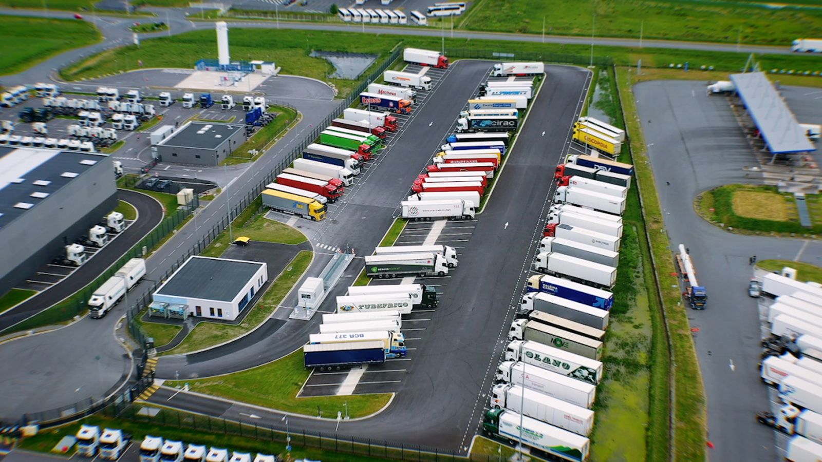 Δεν επαρκούν οι ασφαλείς χώροι στάθμευσης για φορτηγά στην ΕΕ!