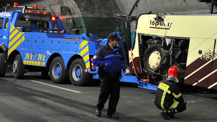 Συνολικά 976 συνάνθρωποι μας έχασαν τη ζωή τους σε τροχαία δυστυχήματα κατά τη διάρκεια του 2012 ενώ 1.443 άλλοι τραυματίστηκαν βαριά.