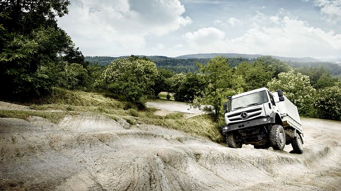 Για ένατη συνεχή χρονιά, το Mercedes-Benz Unimog ανακηρύχθηκε ως το κορυφαίο εκτός δρόμου όχημα στα «Special Vehicles» στον διαγωνισμό του περιοδικού 