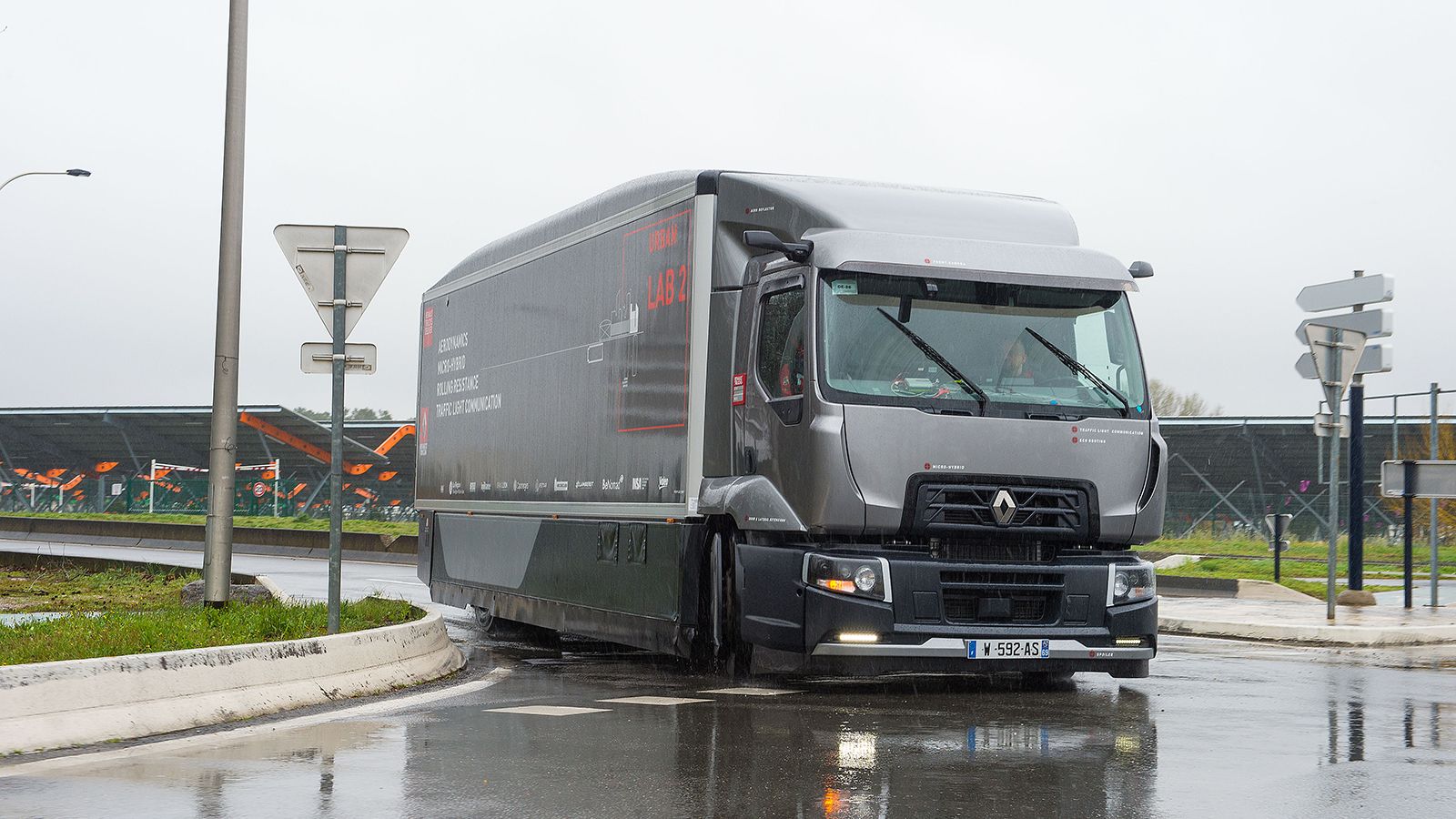 Η Renault Trucks με το Urban Lab 2 σημείωσε μείωση της κατανάλωσης καυσίμου και εκπομπών CO2 κατά 12,8%.