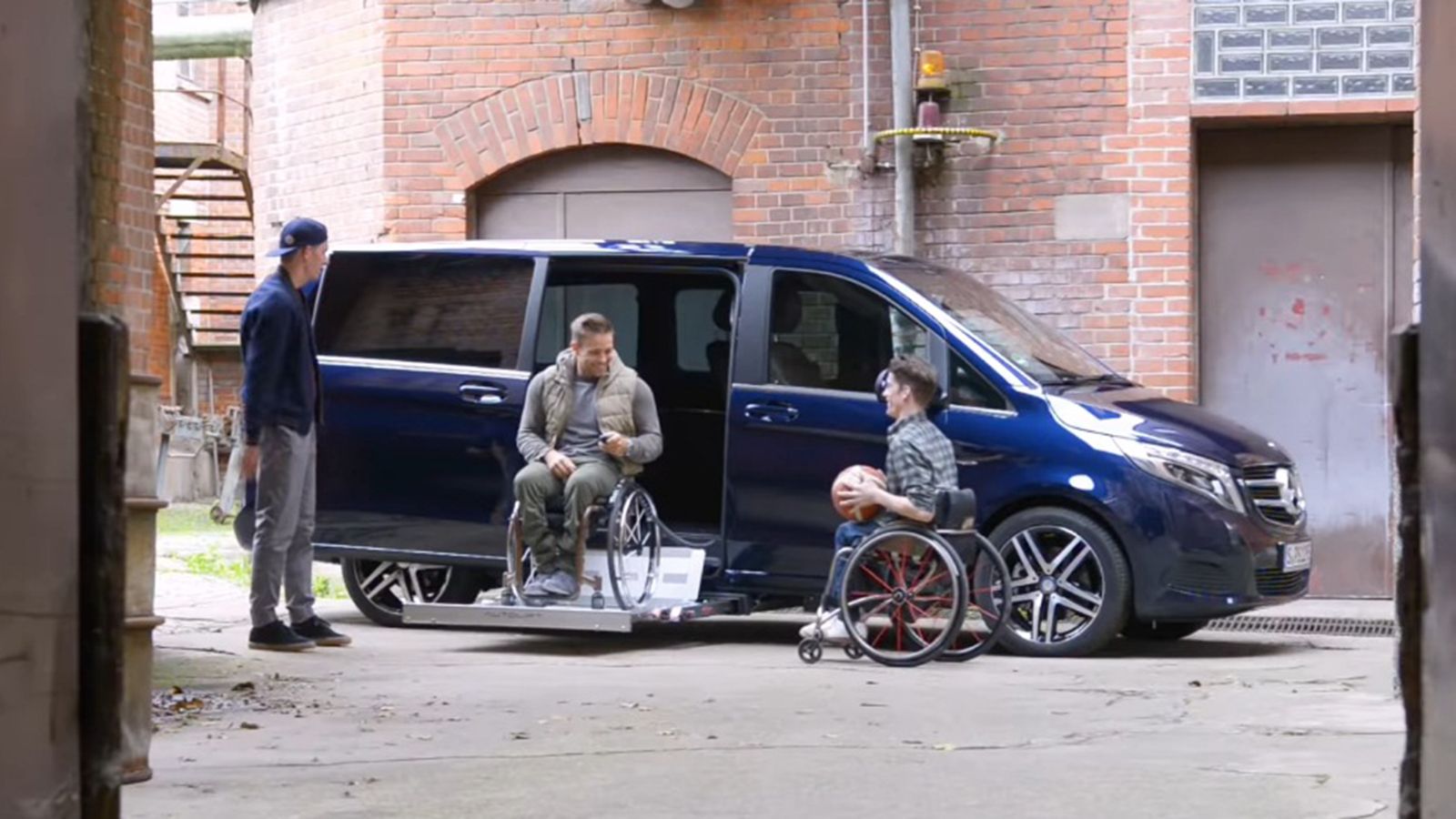 Ειδική μπάρα για ΑΜΕΑ φέρνει η Mercedes