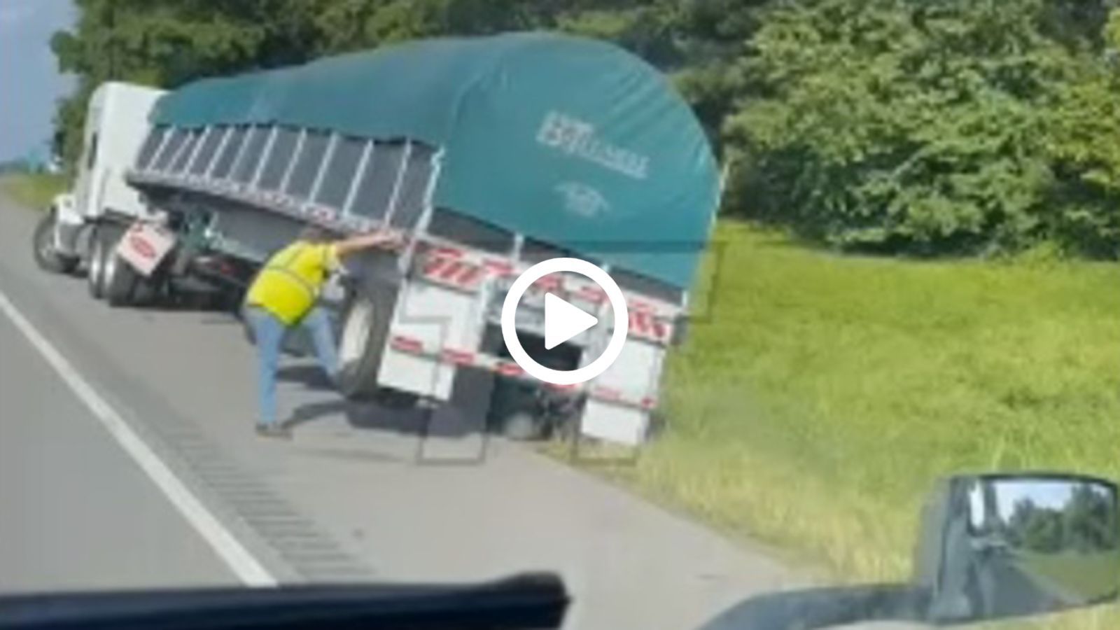 VIDEO: κάποιος να βοηθήσει ρε παιδιά!