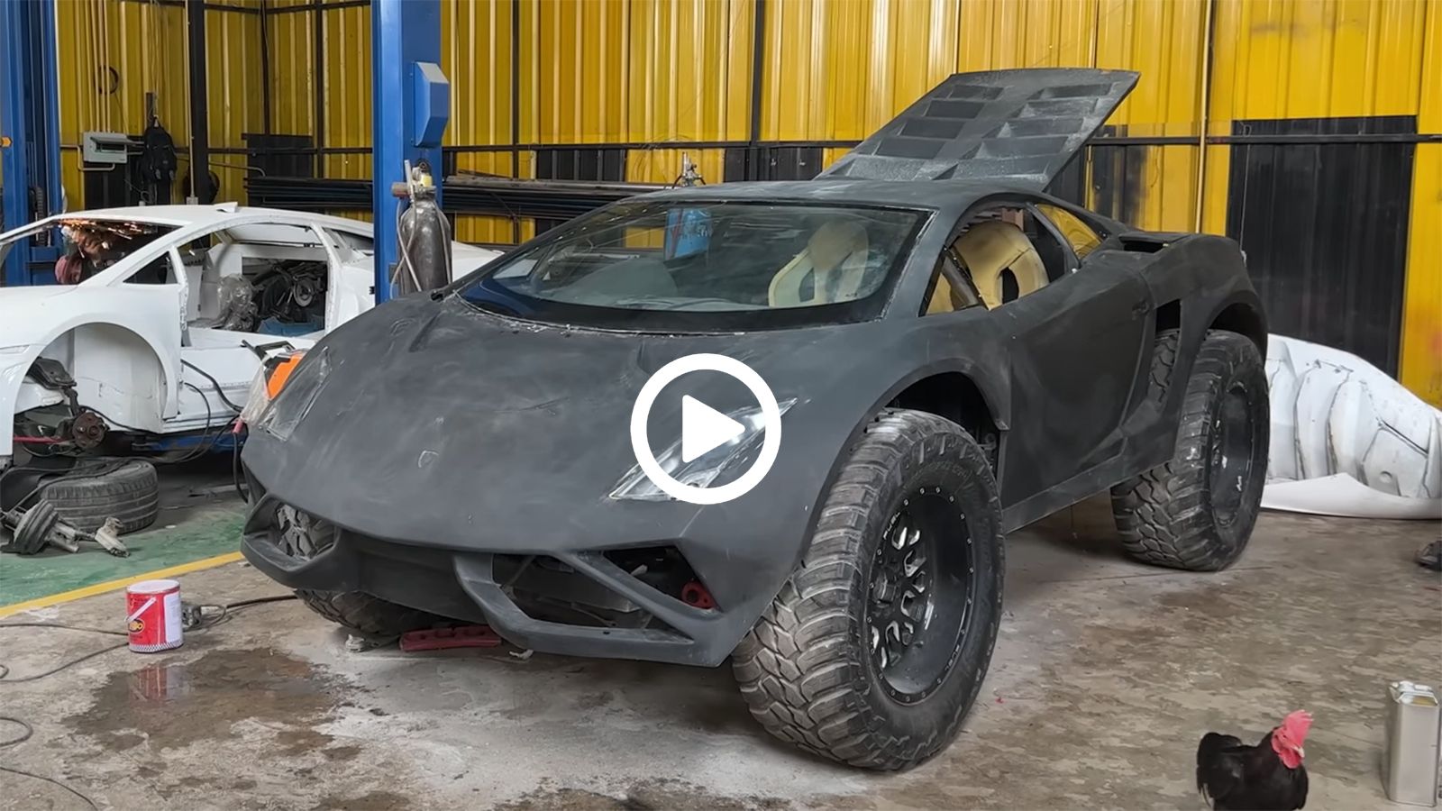 Toyota Hilux ή Lamborghini Gallardo;