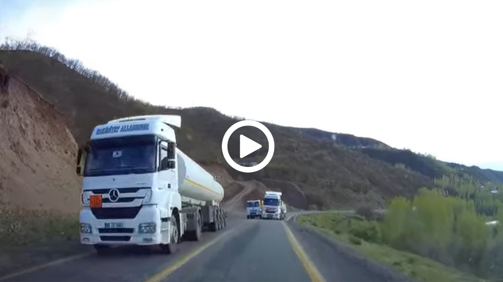 Θανάσιμο κονβόι τριών φορτηγών!