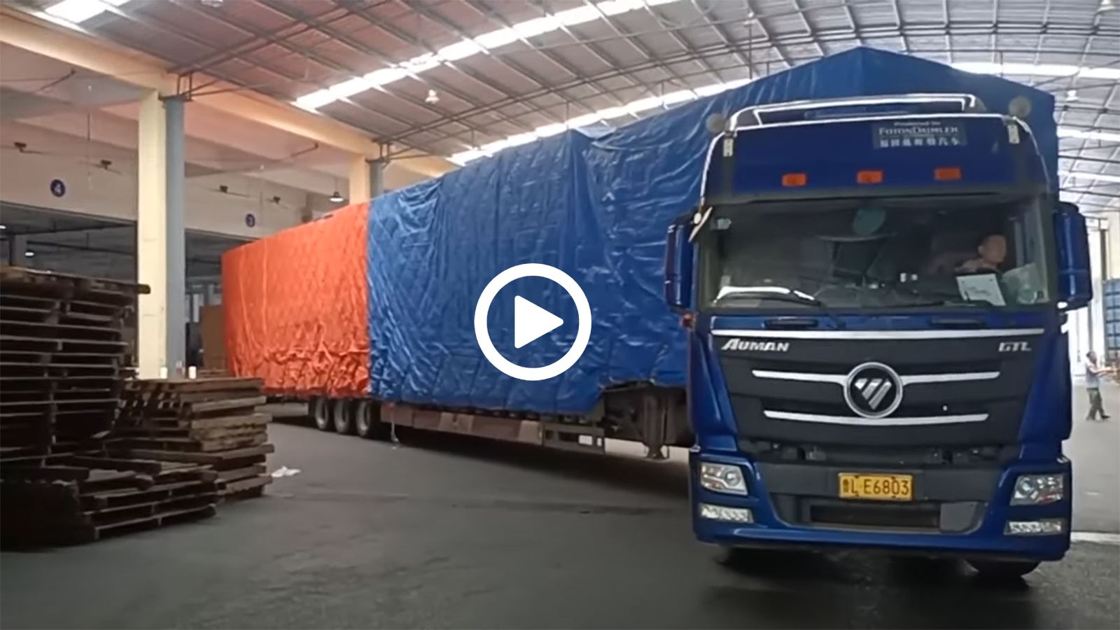 VIDEO: κουμαντάροντας ένα 30μετρο τρέιλερ!