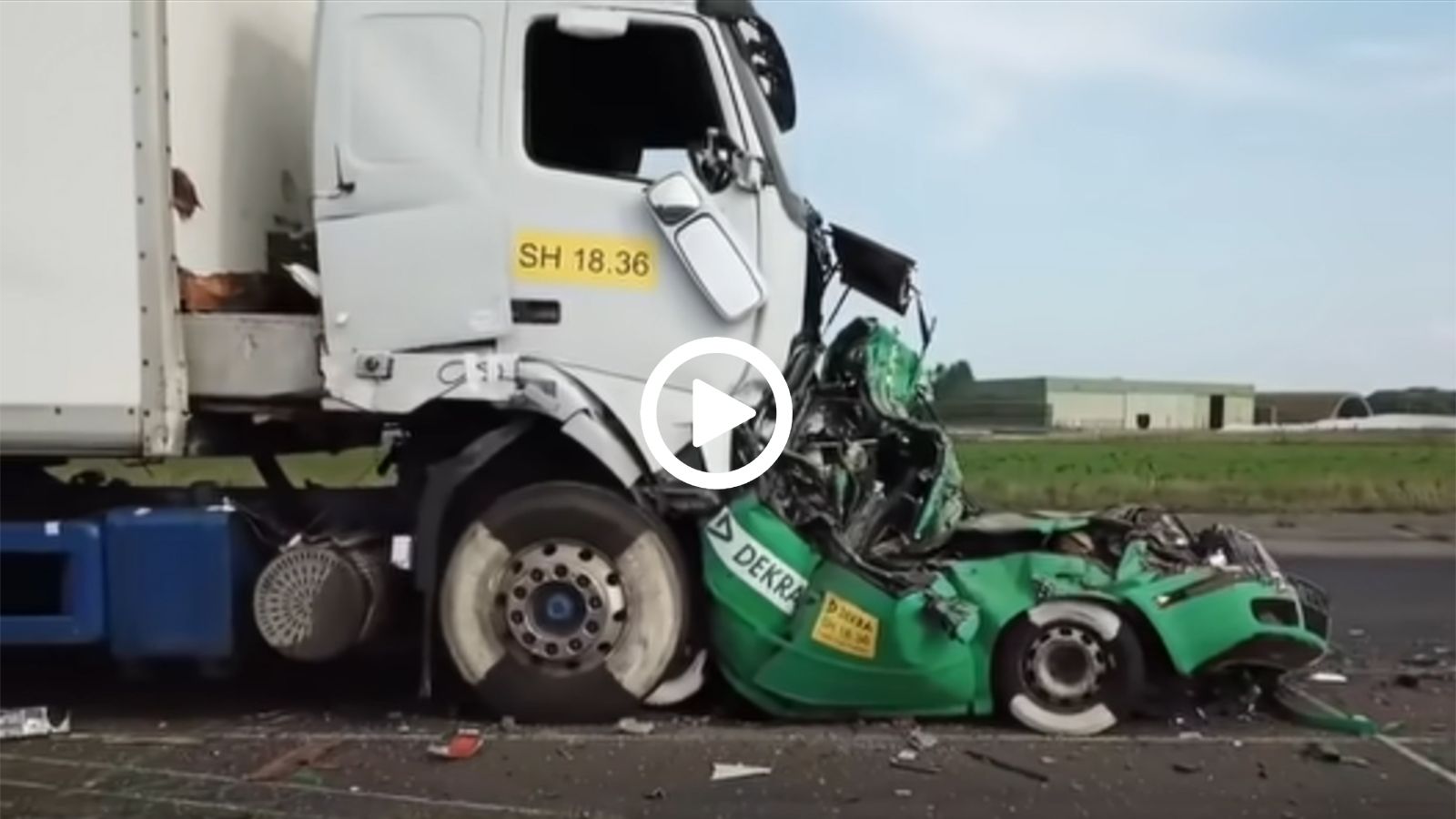 ΣΟΚ: Δες τι θα πάθεις αν πέσει πάνω σου φορτηγό!