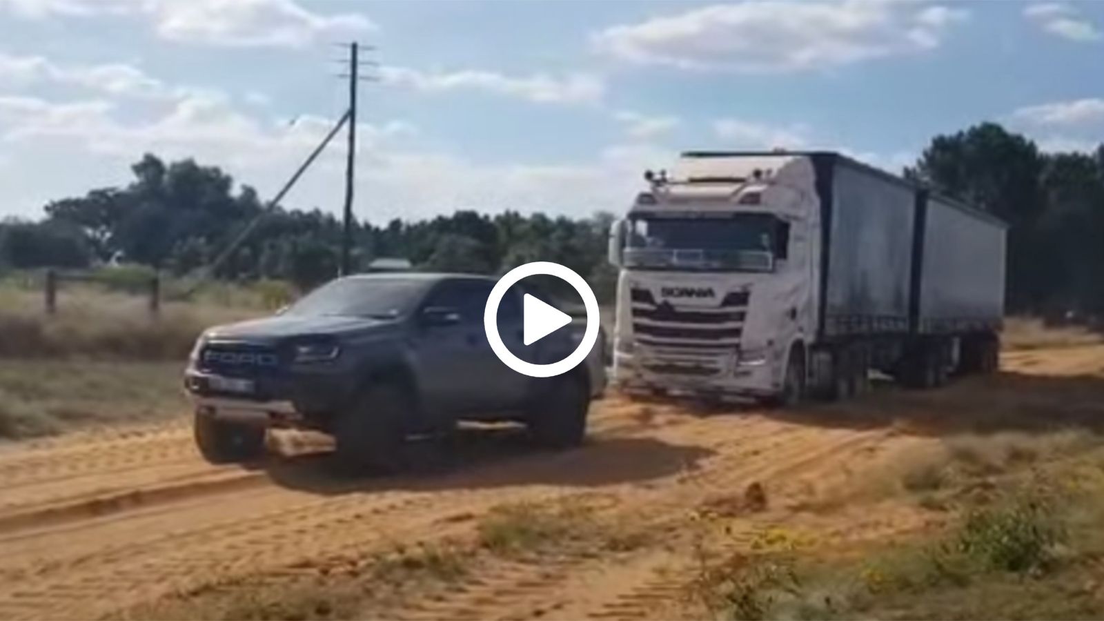 Ford Ranger Raptor ξεκολλάει φορτηγό