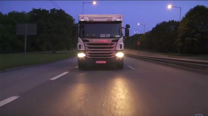 Ακολουθήστε ένα Scania διανομών καθώς πραγματοποιεί τα πρώτα –νυχτερινά- δρομολόγια του στο κέντρο στης Στοκχόλμης. 