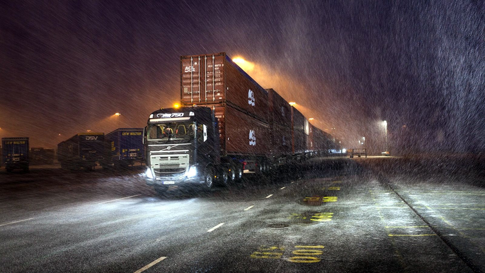 Το ειδικά διαμορφωμένο Volvo FH16 με το κιβώτιο I-Shift με αργές σχέσεις, κατάφερε να έλξει φορτίο συνολικού βάρους 750t.