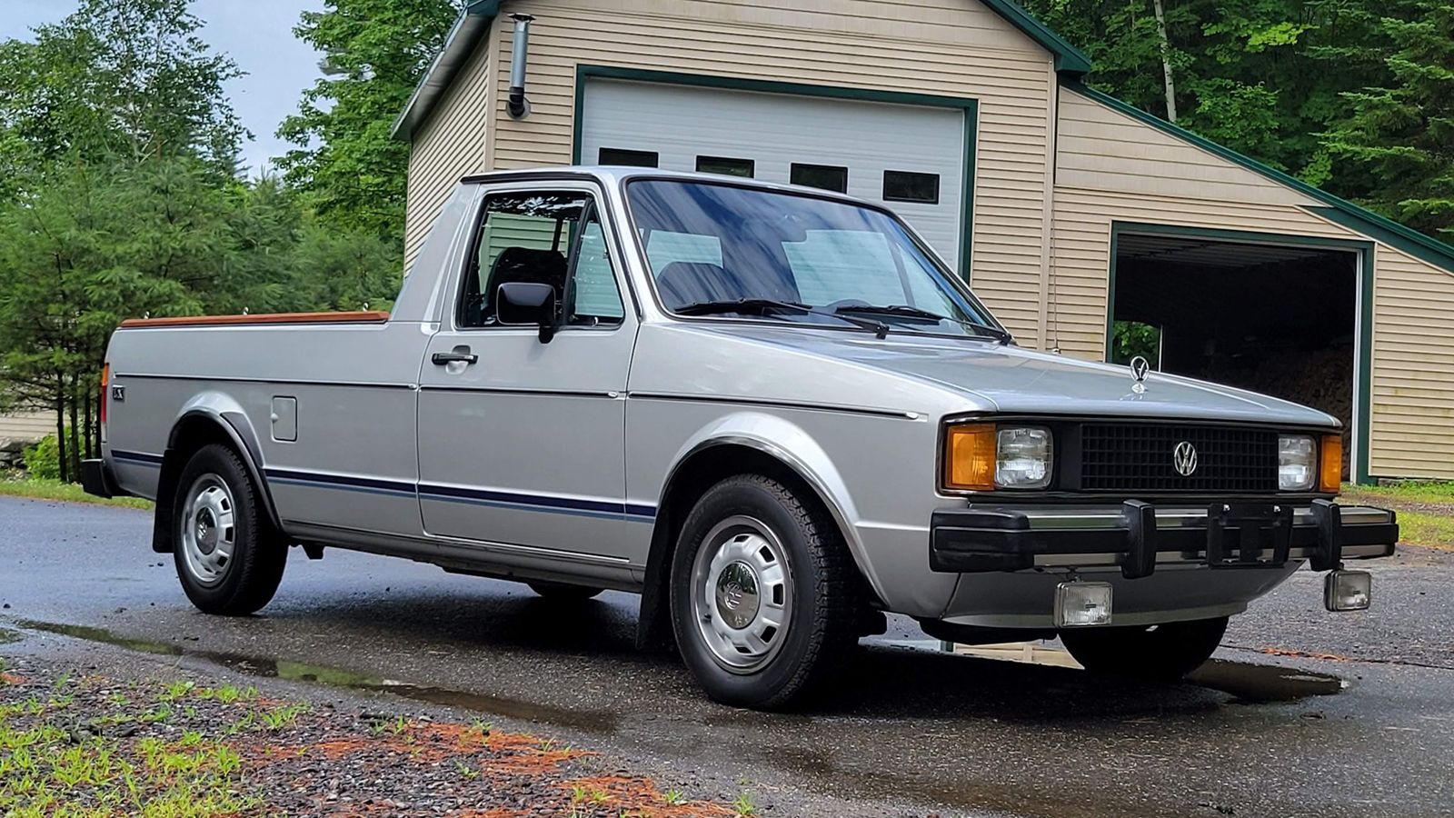 Μάθετε την μπερδεμένη ιστορία του VW Rabbit Pickup που παραγόταν από το 1978 ως το 1984 στην πλατφόρμα του Golf Mk1, ένα μοντέλο που εμείς ξέρουμε ως 