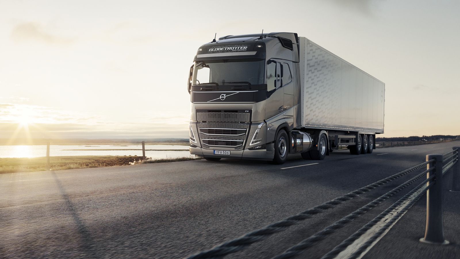 Η Volvo Trucks προσφέρει τόσο το κορυφαίο FH με δυνατότητα χρήσης του υγροποιημένου φυσικού αερίου (LNG) ως καύσιμο…