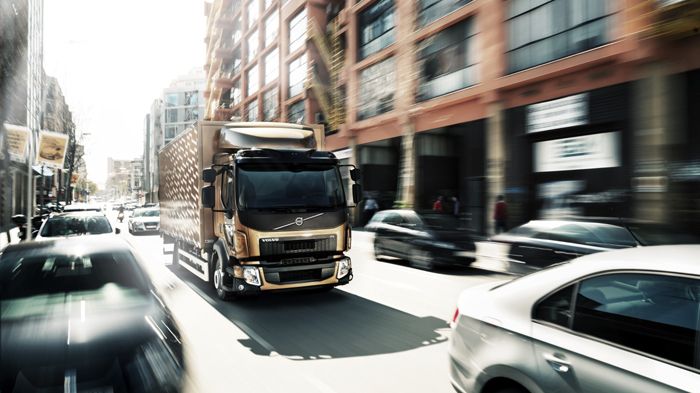 Το Volvo FL είναι πλέον διαθέσιμο σε νέες εκδόσεις που προσφέρουν αυξημένο ωφέλιμο φορτίο κατά 200 κιλά.