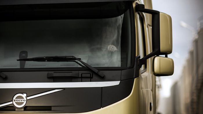 Το νέο Volvo FM αναμένεται να παρουσιαστεί επίσημα στις 19 Μαρτίου ωστόσο οι επίδοξοι «παπαράτσι» μπορούν να το εντοπίσουν ήδη… κάπου στην Ευρώπ