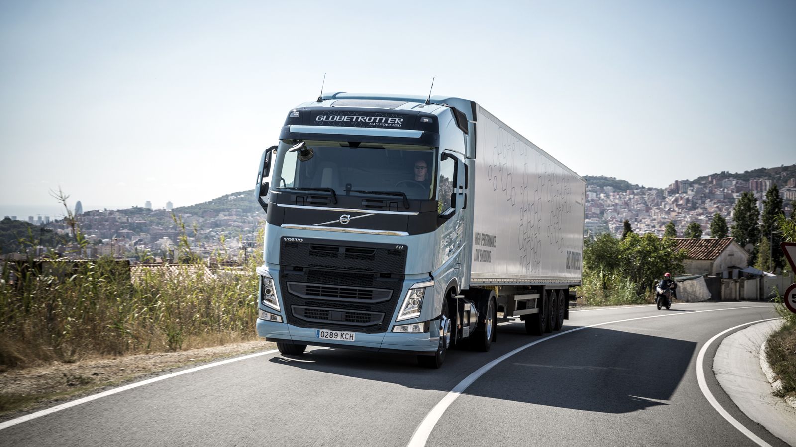 Το νέο Volvo FH LNG που παρουσιάστηκε πρόσφατα, απέσπασε τον τίτλο του «Sustainable Truck of the Year 2018».