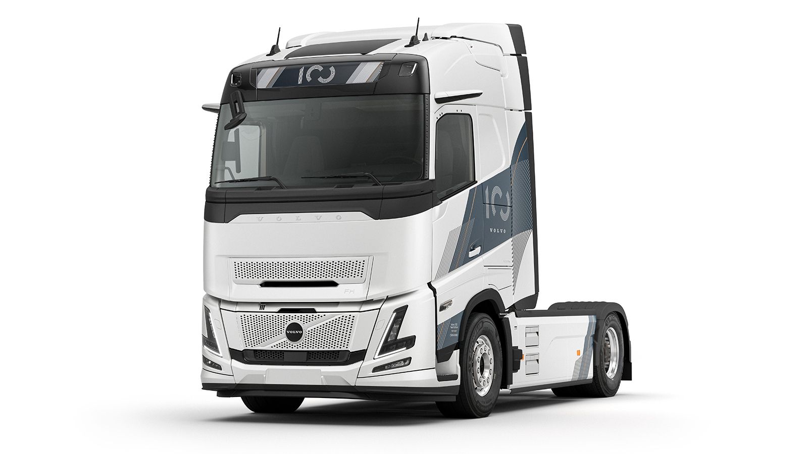 Λευκό Volvo FH 100 Year Edition σε εμπρός πλάγια όψη
