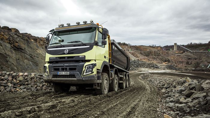 Το Volvo FMX θα προσφέρεται στο εξής με το νέο σύστημα Automatic Traction Control σε όλες τις εκδόσεις αξόνων και κινητήρων του. 