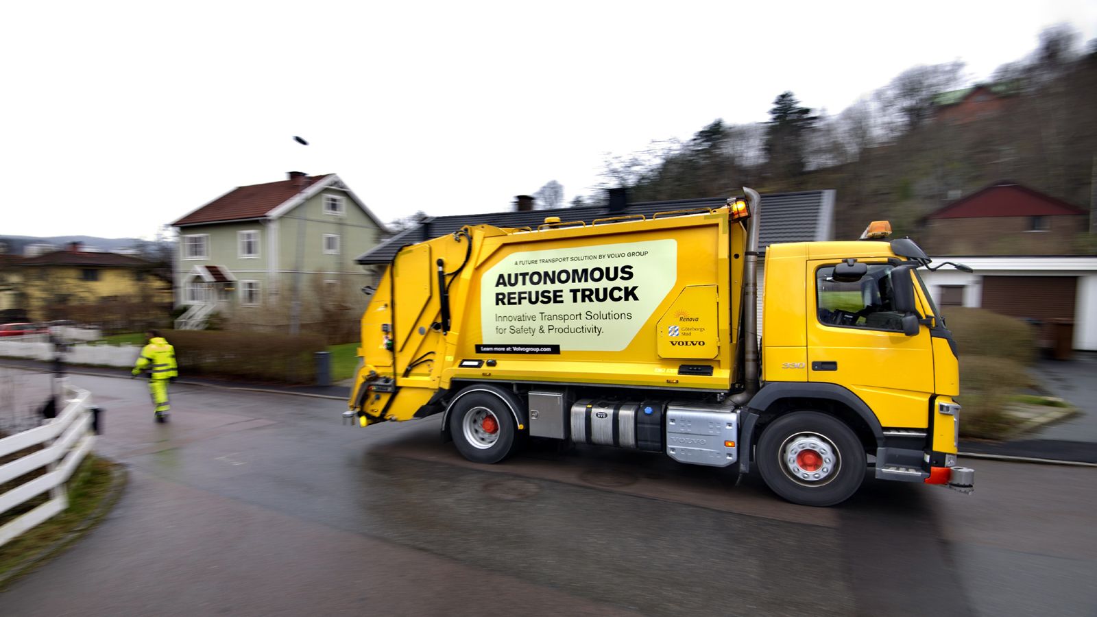 Η Volvo Trucks διεξάγει ένα νέο πρωτοποριακό πρόγραμμα εξέλιξης αυτόνομων απορριμματοφόρων στην Σουηδία.