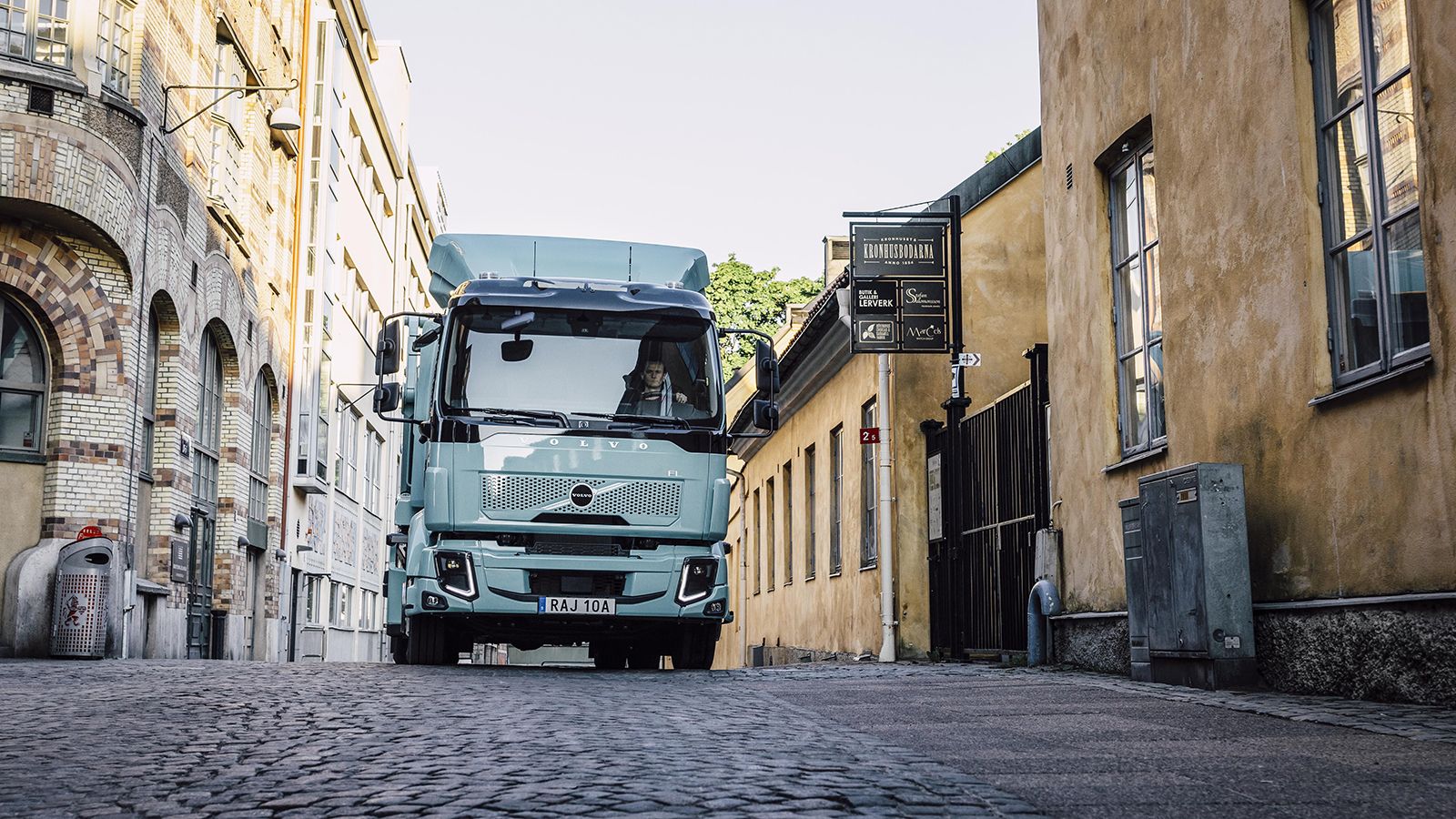 Σε ορισμένες εκδόσεις του Volvo FL Electric των 14t., το μέγιστο πλάτος του οχήματος θα περιορίζεται στα 2,4m. 