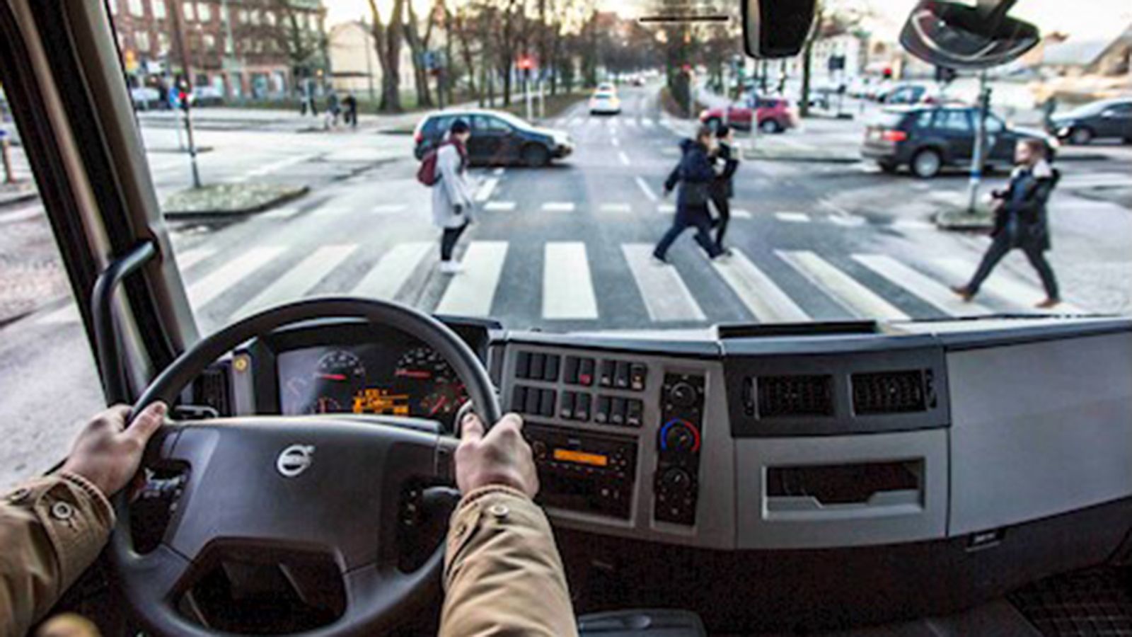 Mεγαλύτερη ασφάλεια στους δρόμους θέλει η Volvo Trucks
