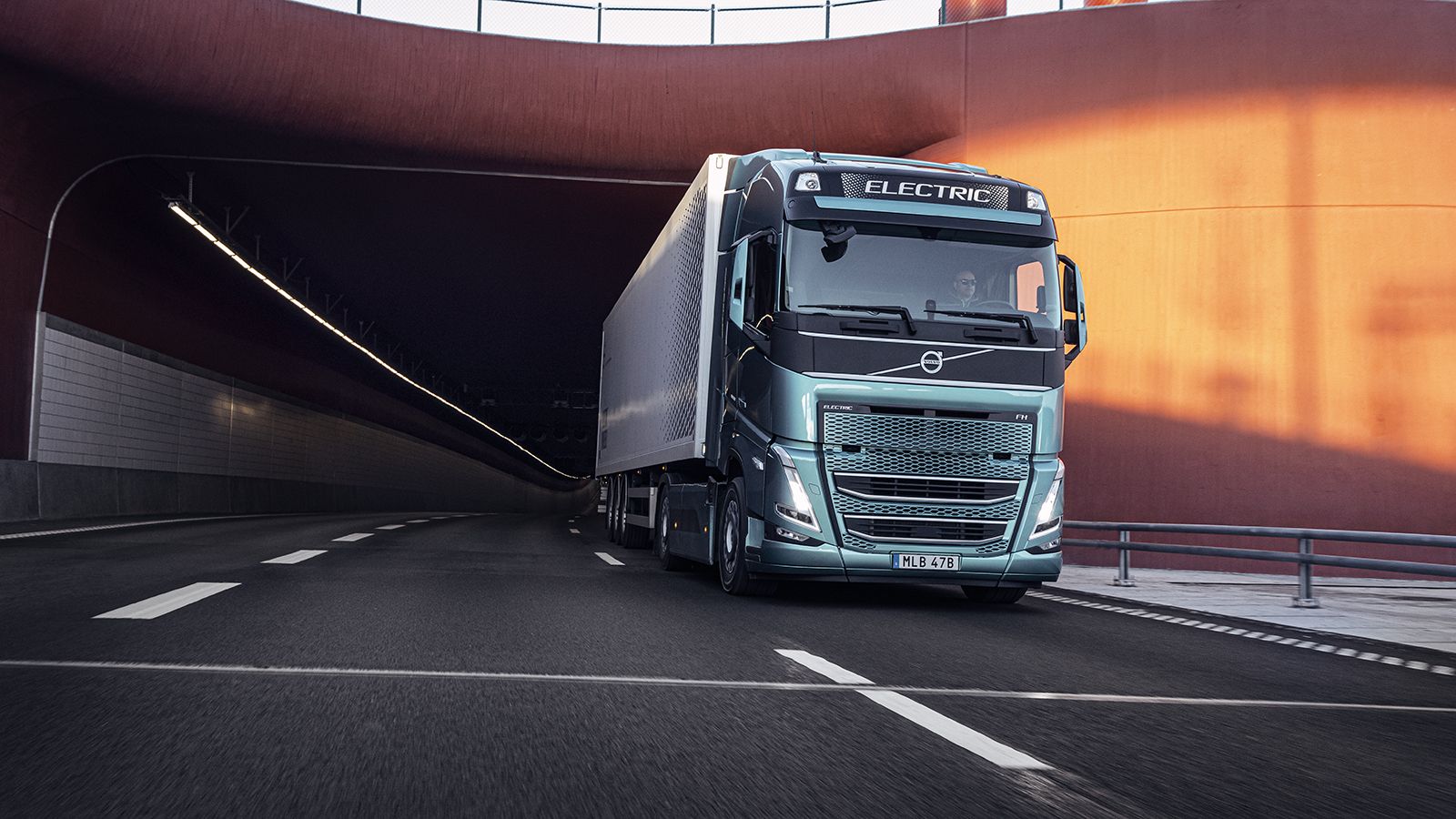 Η εξέλιξη του Volvo FH Electric πραγματοποιείται σε συνεργασία με τη DHL.