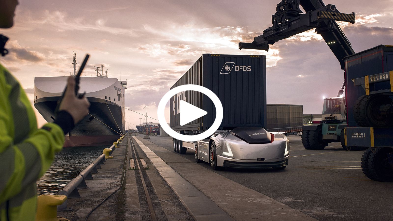 Το Volvo Vera ξεκίνησε τις πρώτες πιλοτικές δοκιμές χρήσης του μεταφέροντας –αυτόνομα- φορτία στο εμπορευματικό λιμένα του Γκέτεμποργκ.