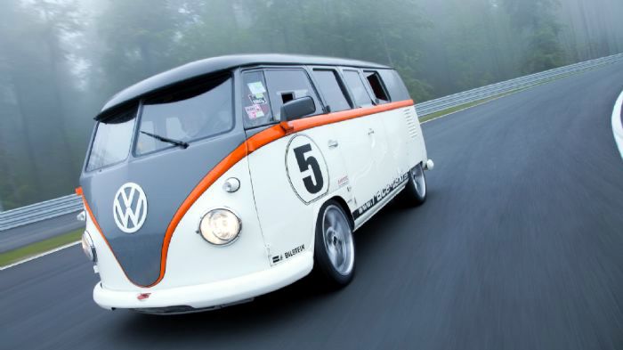 Το VW T1 Race Taxi φέρει ένα 6κύλινδρο κινητήρα από Porsche 993 με δύο τουρμπίνες και απόδοση 520 ίππων και 757 Nm ροπής.