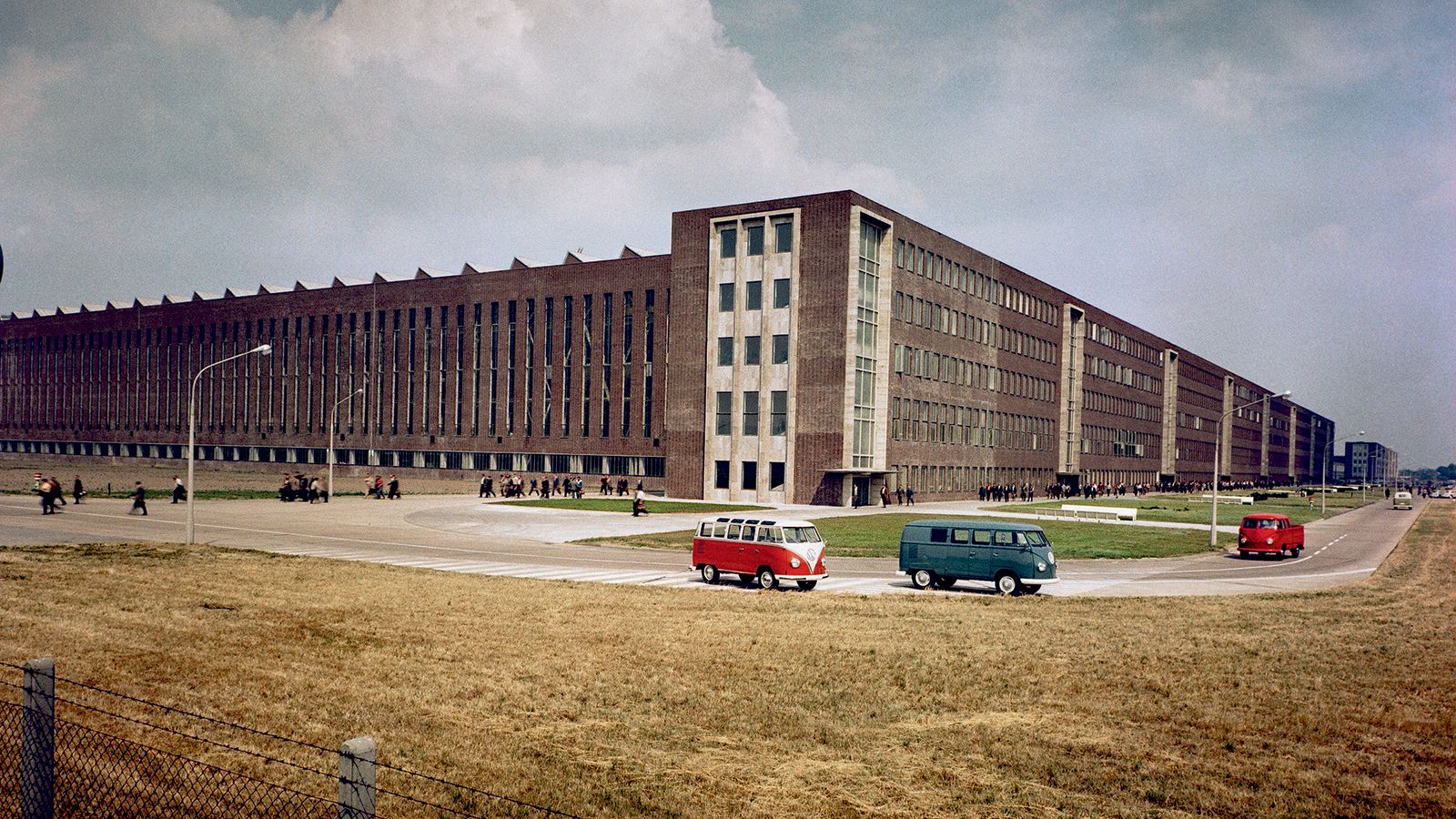 Την 8η Μαρτίου του 1956, πριν από 65 χρόνια, το πρώτο VW Bulli εξήλθε από την γραμμή παραγωγής του Ανοβέρου.