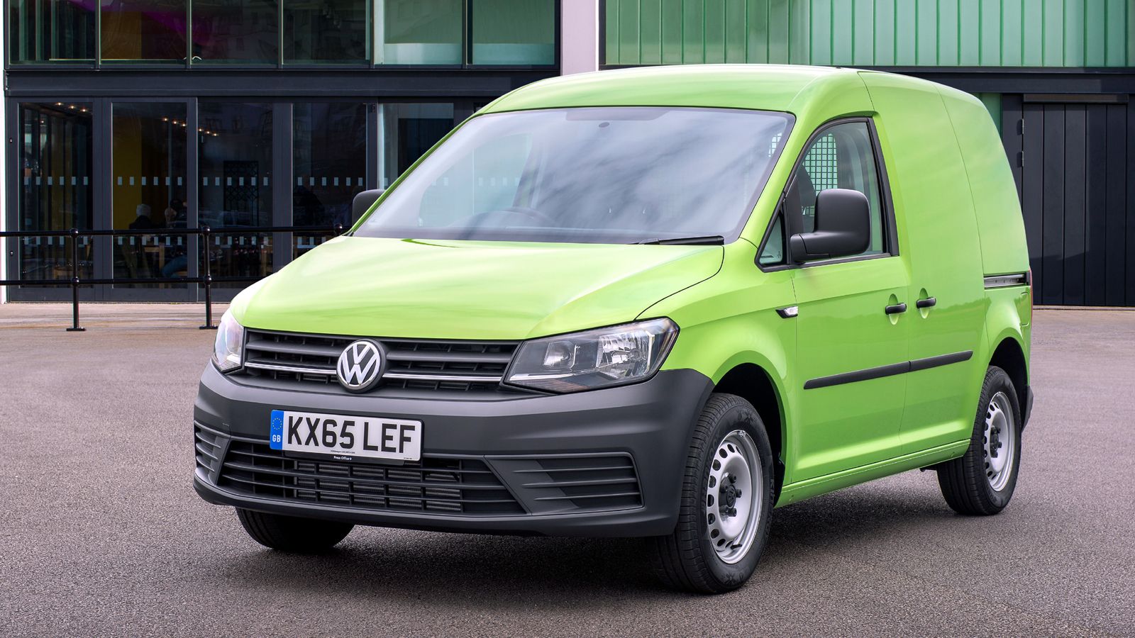 Το νέο VW Caddy Van ξεκίνησε την εμπορική του πορεία και στην ελληνική αγορά σε εκδόσεις με κοντό και μακρύ (Maxi) αμάξωμα.