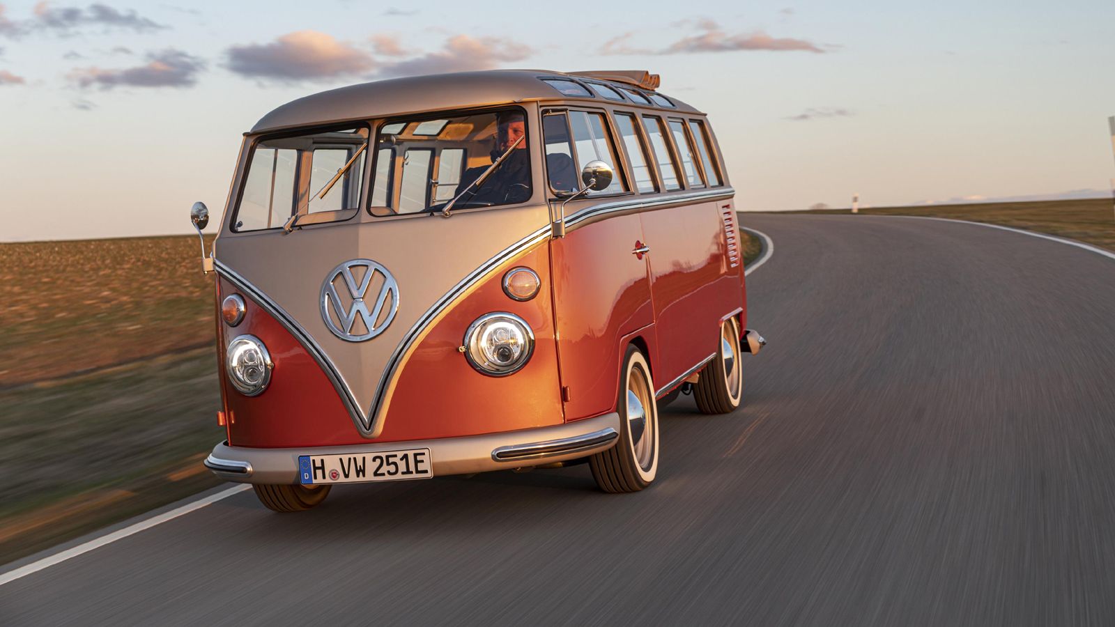H VW ανακοίνωσε πως θα προσφέρει αναπαλαιωμένες και πλήρως ηλεκτροκίνητες εκδόσεις του T1 με την ονομασία «e-Bulli». 