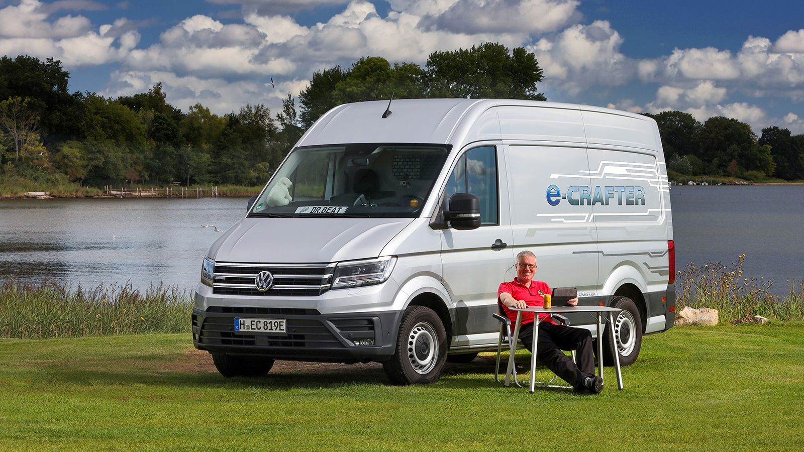 Ο κ. Frank Eusterrholz κατάφερε να φτάσει στο Β. Ακρωτήριο με ένα VW e-Crafter διασκευασμένο σε αυτοκινούμενο τροχόσπιτο.