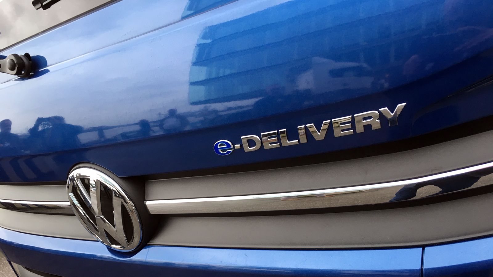 Περίπου 1,44 δις ευρώ αναμένεται να επενδύσει ο Όμιλος Volkswagen μέσα στην επόμενη 5ετία στην εξέλιξη ηλεκτροκίνητων επαγγελματικών οχημάτων όλων των