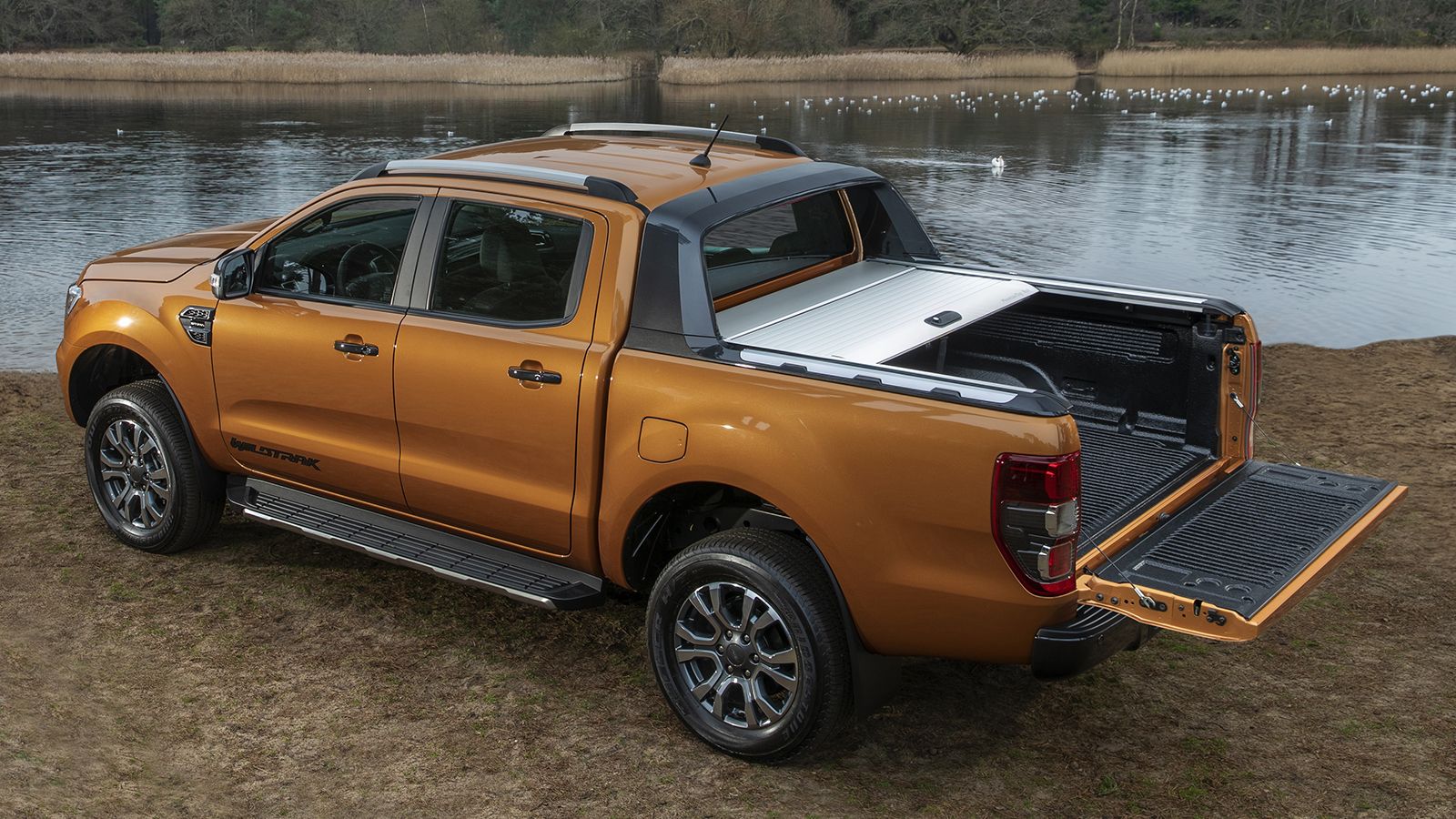 Ο χώρος φόρτωσης του Ford Ranger έχει μήκος 1.549 χλστ. και πλάτος 1.560 χλστ., ενώ η απόσταση μεταξύ των θόλων φτάνει τα 1.139 χλστ. Ακόμα, τα πλευρι