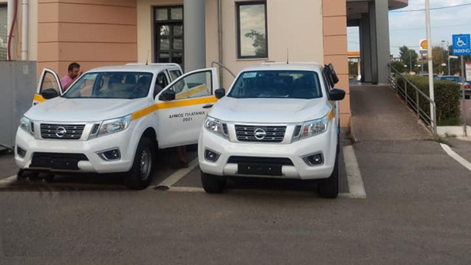 Τα δύο Nissan Navara του Δήμου Πλατανιά, Κρήτης.