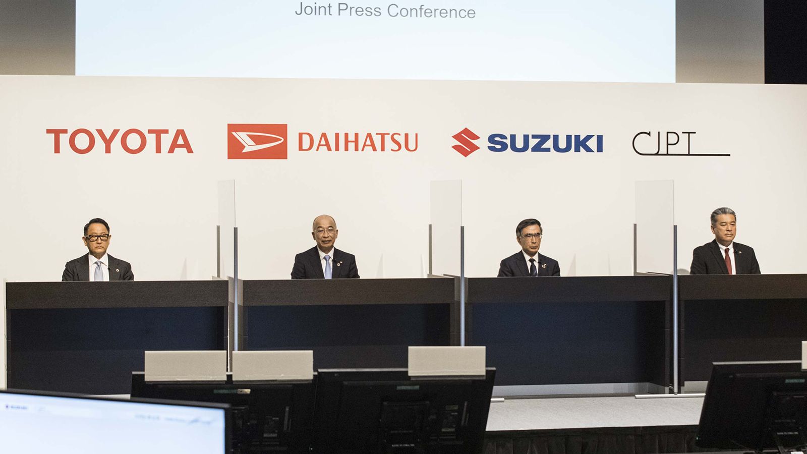 Στην κοινοπραξία Commercial Japan Partnership Technologies Corporation που έχει ως επικεφαλής την Toyota, μπήκαν οι Suzuki και Daihatsu.