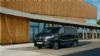 Με πλούσι εξοπλισμό άνεσης και ενδιαφέρουσα εμφάνιση λανσάρεται το νέο Renault Trucks Trafic Red Edition.