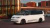 Το νέο VW Multivan eHybrid 4Motion έχει μέγιστη ισχύ 245 ίππων και μπορεί να διανύσει έως και 95km σε πλήρως ηλεκτρική λειτουργία. 