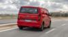 Χάρη στη νέα μπαταρία, η αυτονομία του VW e-Transporter μπορεί να ανέλθει στα 380km ενώ ταχύτεροι είναι και οι χρόνοι φόρτισης σε παροχές DC (περίπου 30 λεπτά για το 10% - 80%). 