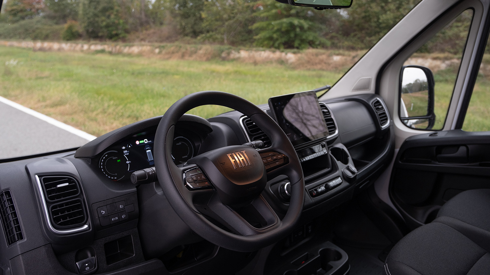 Το νέο Fiat Ducato, διαθέσιμο και σε αμιγώς ηλεκτρικές εκδόσεις, συνεχίζει σε αμείωτους ρυθμούς την εξαιρετική εμπορική πορεία των προκατόχων του. Το νέο Fiat Ducato, διαθέσιμο και σε αμιγώς ηλεκτρικές εκδόσεις, συνεχίζει σε αμείωτους ρυθμούς την εξαιρετική εμπορική πορεία των προκατόχων του.