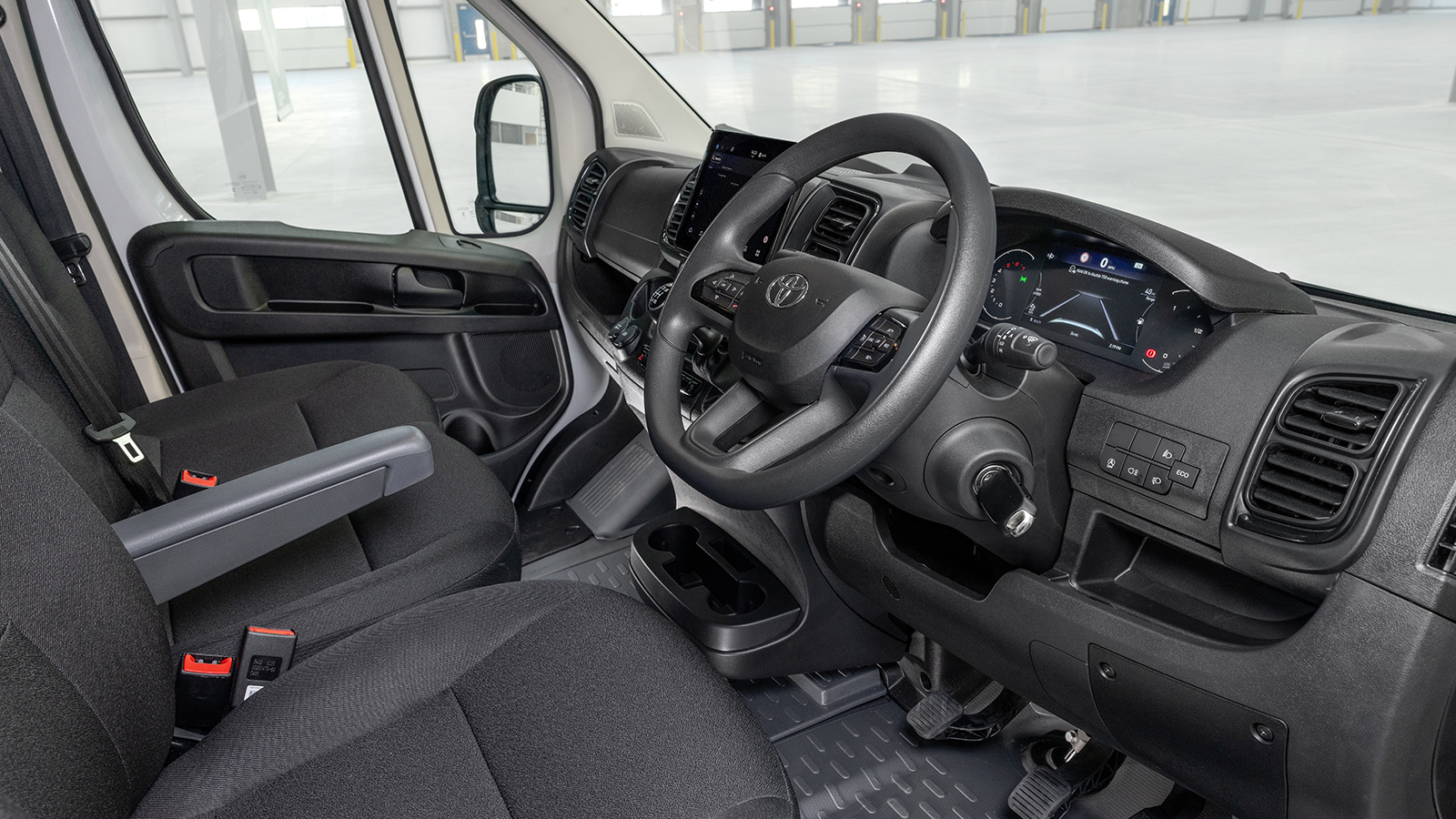 Το Toyota Proace Max Electric μπορεί να διανύσει ακόμη και 500+km εντός της πόλης με μια φόρτιση. Το Toyota Proace Max Electric μπορεί να διανύσει ακόμη και 500+km εντός της πόλης με μια φόρτιση.