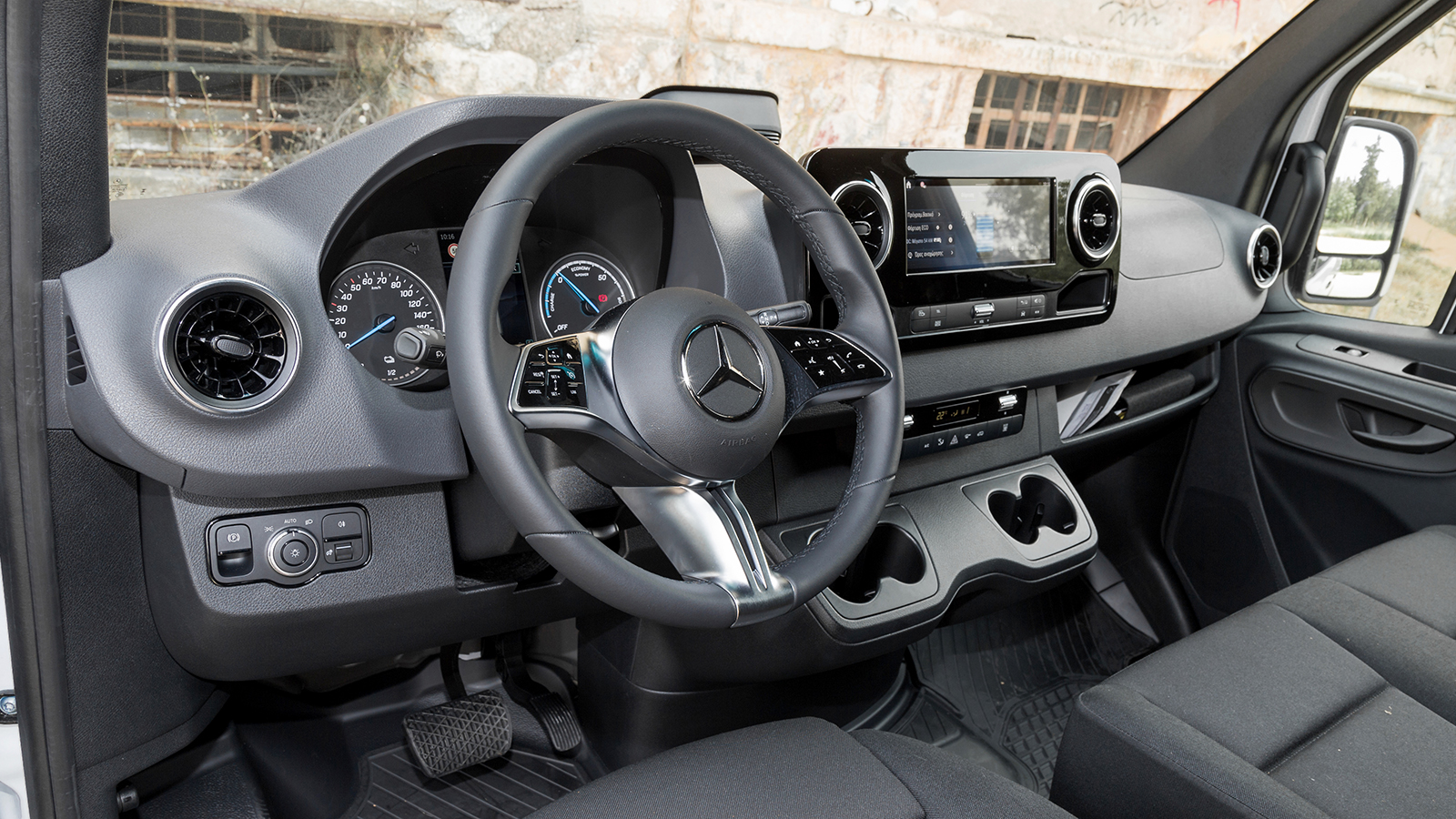 Το Mercedes-Benz Sprinter εξακολουθεί να αποτελεί σημείο αναφοράς στα Μεγάλα Vans ενώ, μέσα στο 2026 αναμένεται να λανσαριστεί πανευρωπαϊκά η νέα γενιά του. Το Mercedes-Benz Sprinter εξακολουθεί να αποτελεί σημείο αναφοράς στα Μεγάλα Vans ενώ, μέσα στο 2026 αναμένεται να λανσαριστεί πανευρωπαϊκά η νέα γενιά του.