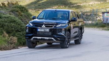 Η 6η γενιά του Mitsubishi L200 (2020 και μετά) διακρίνεται για την επιβλητική σχ Η 6η γενιά του Mitsubishi L200 (2020 και μετά) διακρίνεται για την επιβλητική σχεδίαση αμαξώματος και την πολύ καλή ποιότητα κύλισης στην άσφαλτο.