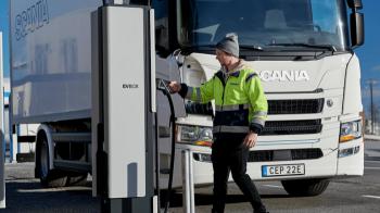Scania: Νέα υπηρεσία για ηλεκτρικά φορτηγά και λεωφορεία