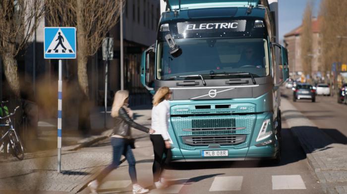 Η Volvo Trucks λανσάρει νέα συστήματα ασφαλείας