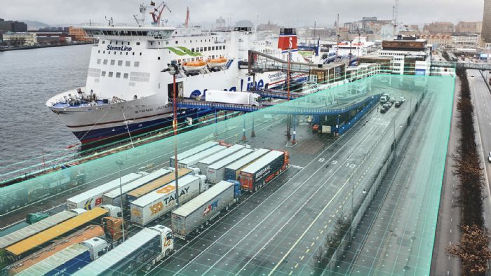 Η νέα ψηφιακή υπηρεσία Volvo Safety Zones, επιτρέπει στα φορτηγά να περιορίζουν αυτόματα τα όρια ταχύτητας τους σε προκαθορισμένες περιοχές. 