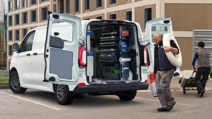 Στο τιμόνι του νέου VW Transporter