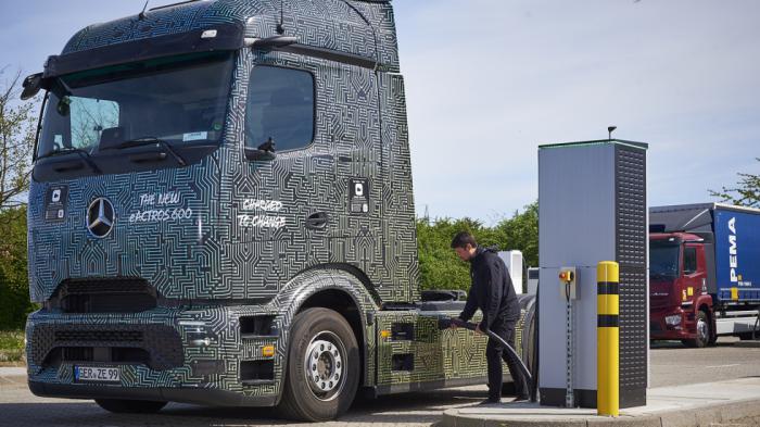 Mercedes – Benz Trucks: Ηλεκτρική φόρτιση για πρώτη φορά στο 1 mW  